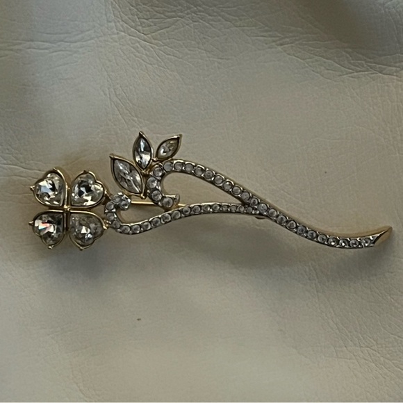 Vintage Swarovski heart shaped floral crystal golden brooch w/stem ππππ - Picture 9 of 9